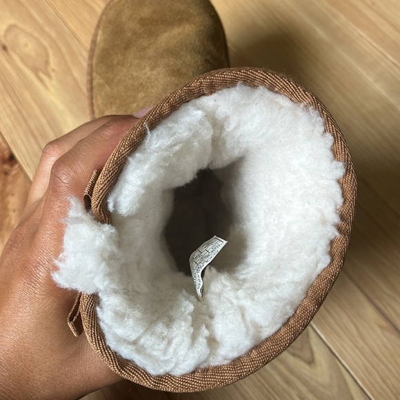 Koolaburra Victoria Short Girls Boots - Picture 6 of 8